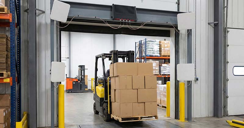 超高频 RFID 读写器仓库出入库应用场景